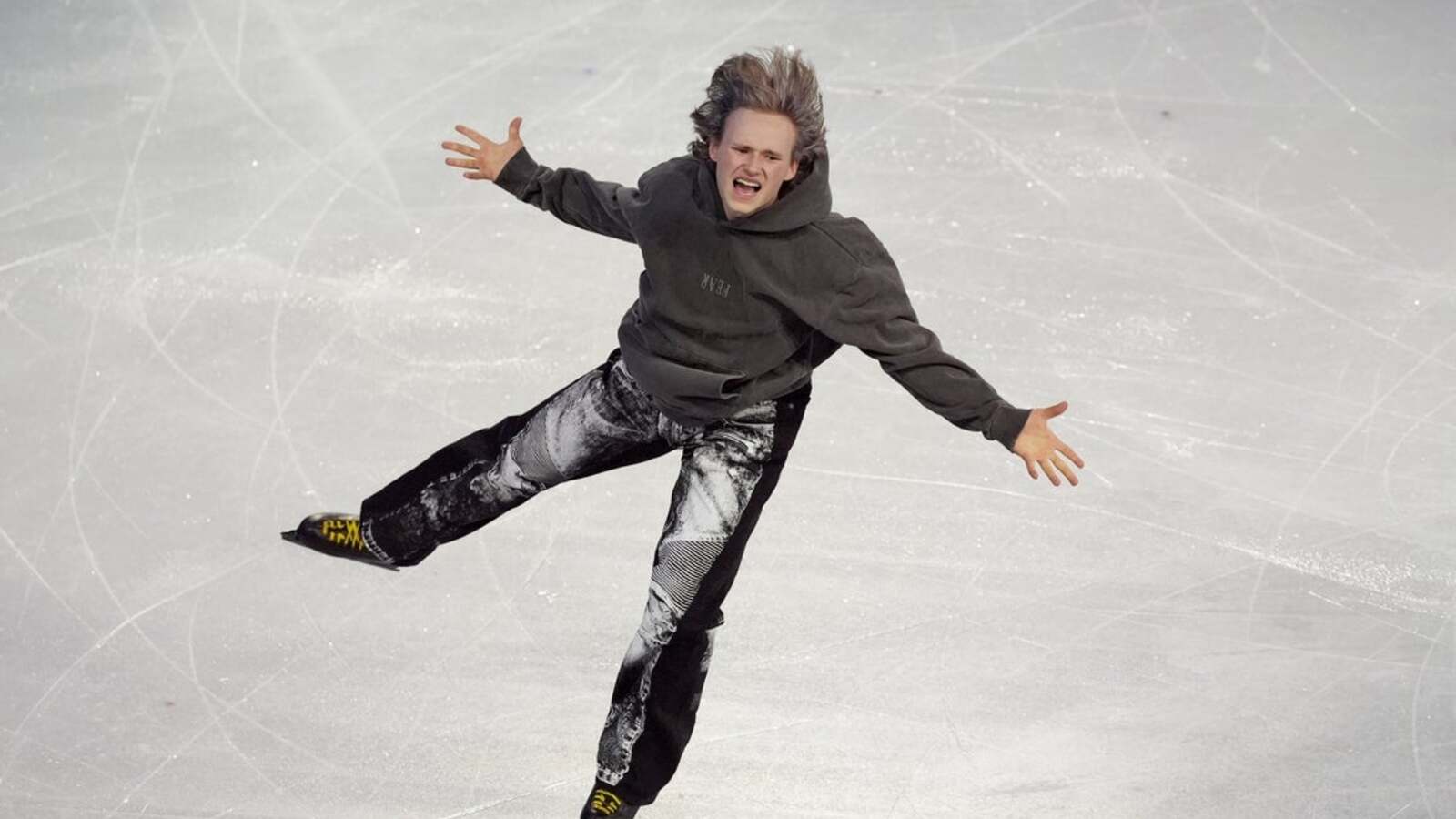 Ilia Malinin highlights dangers of social media in gala performance