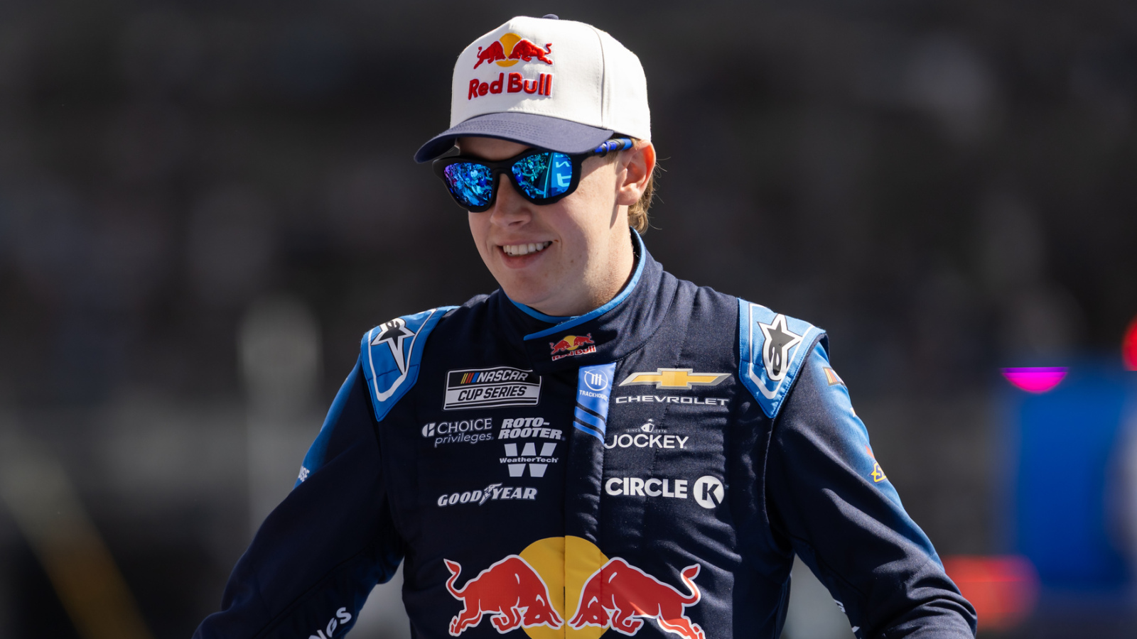 https://www.yardbarker.com/media/7/0/7024d9c5ce9f2a0871d1f6be5c5dd6e479de9663/thumb_16x9/connor-zilisch-wins-nascar-oreilly-series-race.jpg?v=1