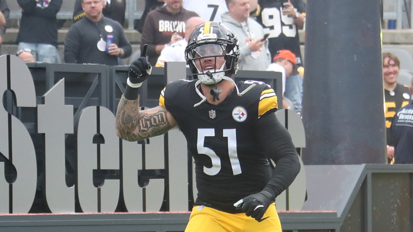 https://www.yardbarker.com/media/7/0/70a22f7de9660c747d4f091cf78f50fb3346566c/thumb_16x9/oct-12-2025-pittsburgh-pennsylvania-usa.jpg?v=1