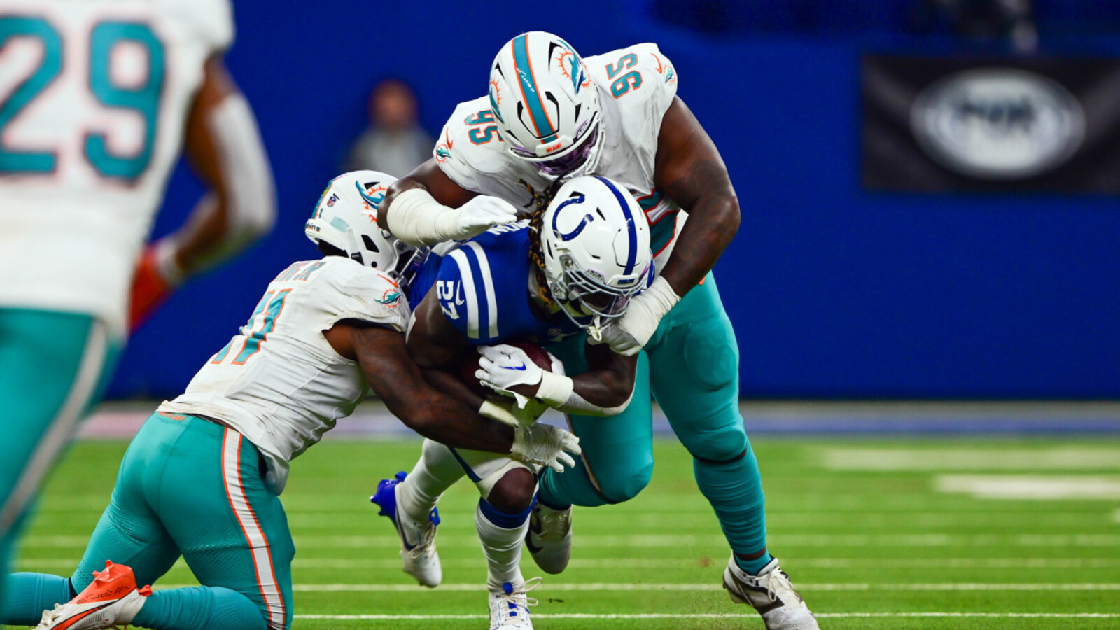 Dolphins Re-Sign Veteran Defensive Lineman | Yardbarker