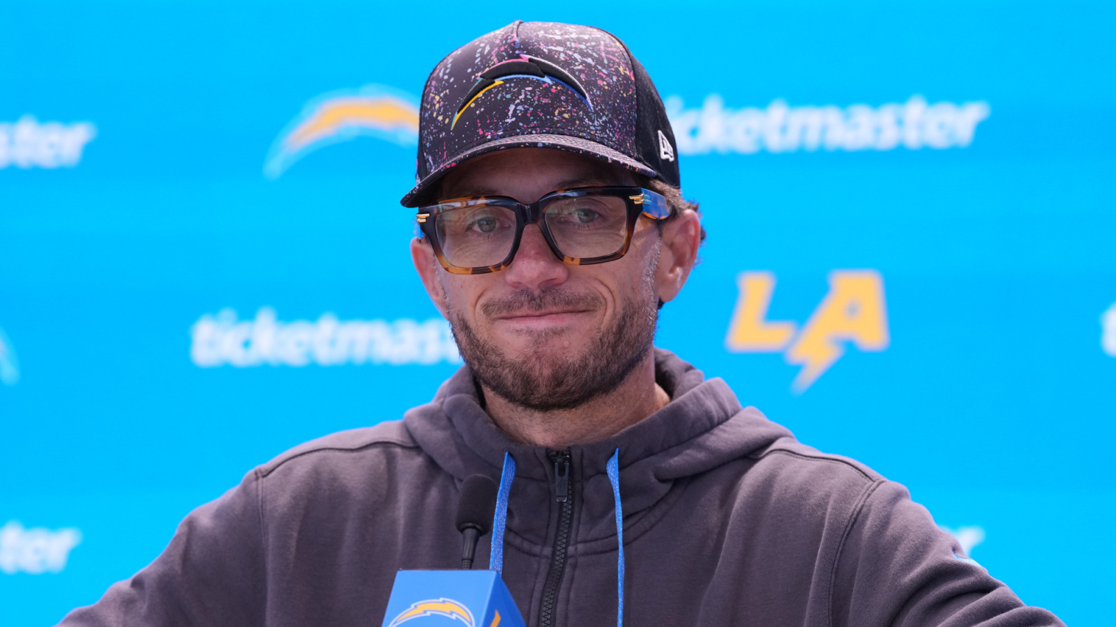 https://www.yardbarker.com/media/7/0/70d0a8edeaf84717017aa98a9584124fcca3ad36/thumb_16x9/2026-nfl-coordinator-hires-earn-another-hc-job.jpg?v=1