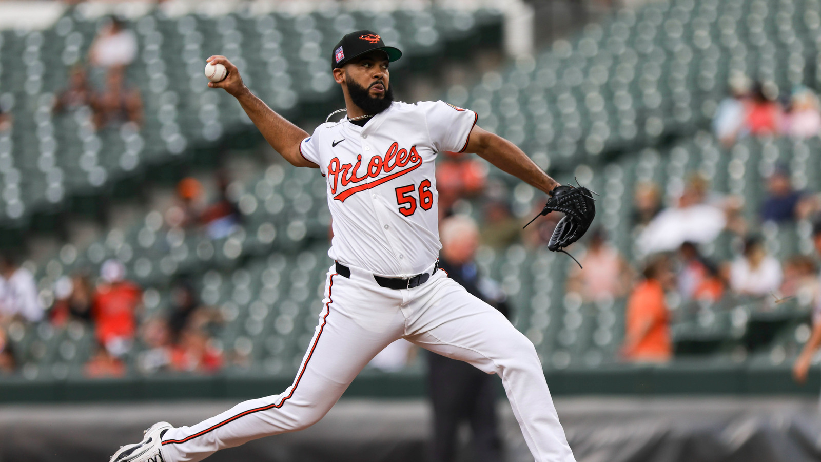 https://www.yardbarker.com/media/7/0/70f971c7e218093d8c651c9d71705a38aa50368e/thumb_16x9/pitcher-bizarrely-faces-old-team-on-same-day-trade.jpg