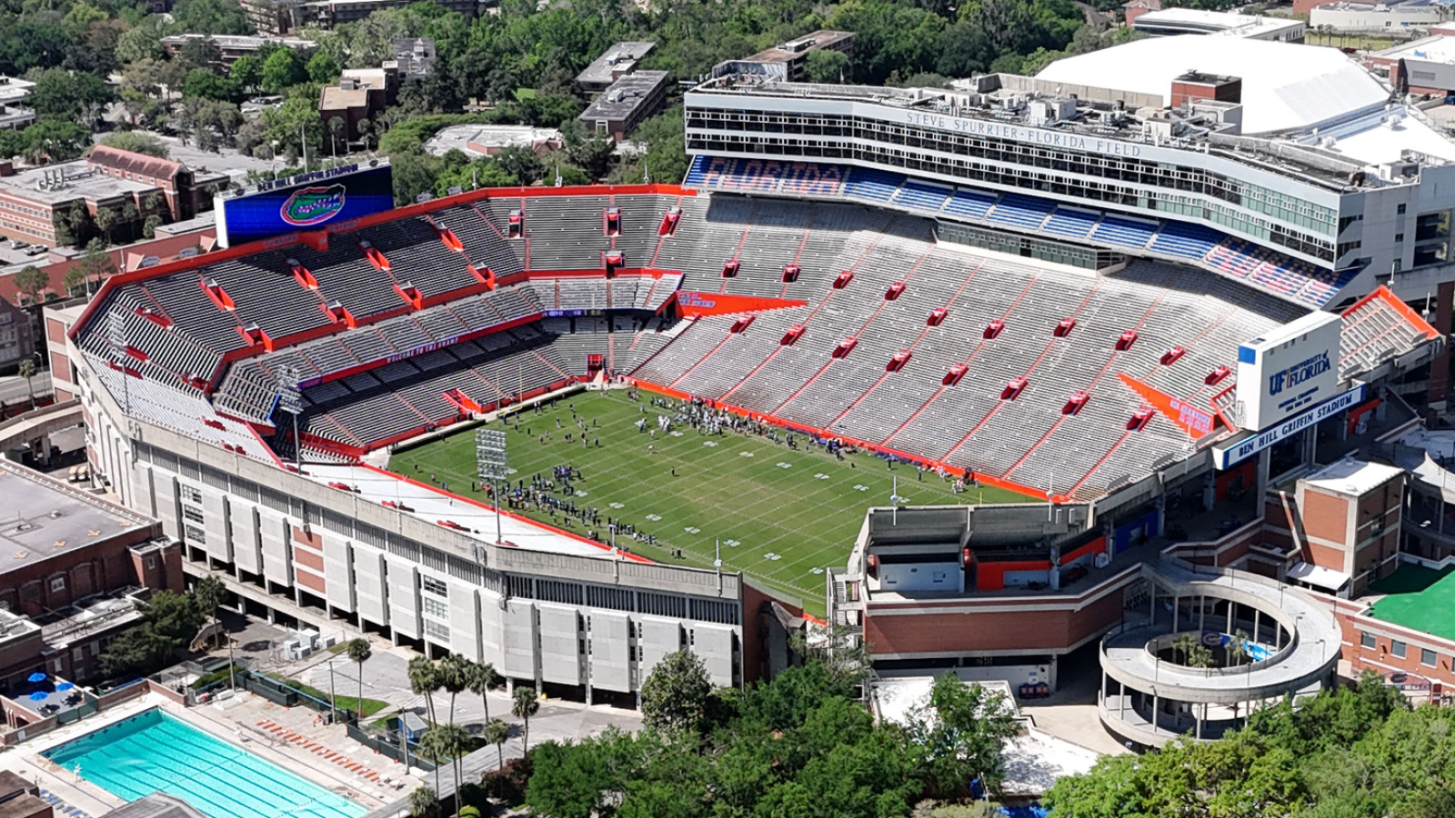 https://www.yardbarker.com/media/7/0/70f9b66405c5ae4101eee883478e5a130e5e108e/thumb_16x9/florida-gators-throw-145-billion-swamp.jpg?v=1