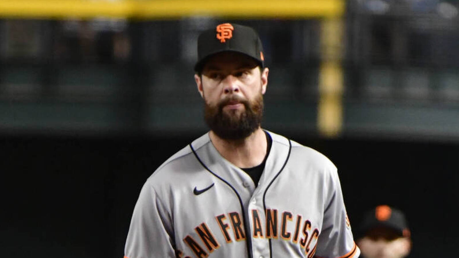 Giants 1B Brandon Belt exits game against Padres with knee injury - Vimarsana News
