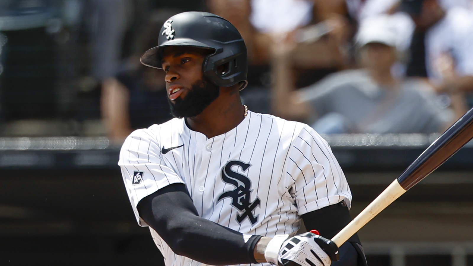 https://www.yardbarker.com/media/7/1/71320bee89fe59800a98a93a05c10f9564b6b5b0/thumb_16x9/white-sox-must-retain-star-despite-lackluster.jpg?v=1