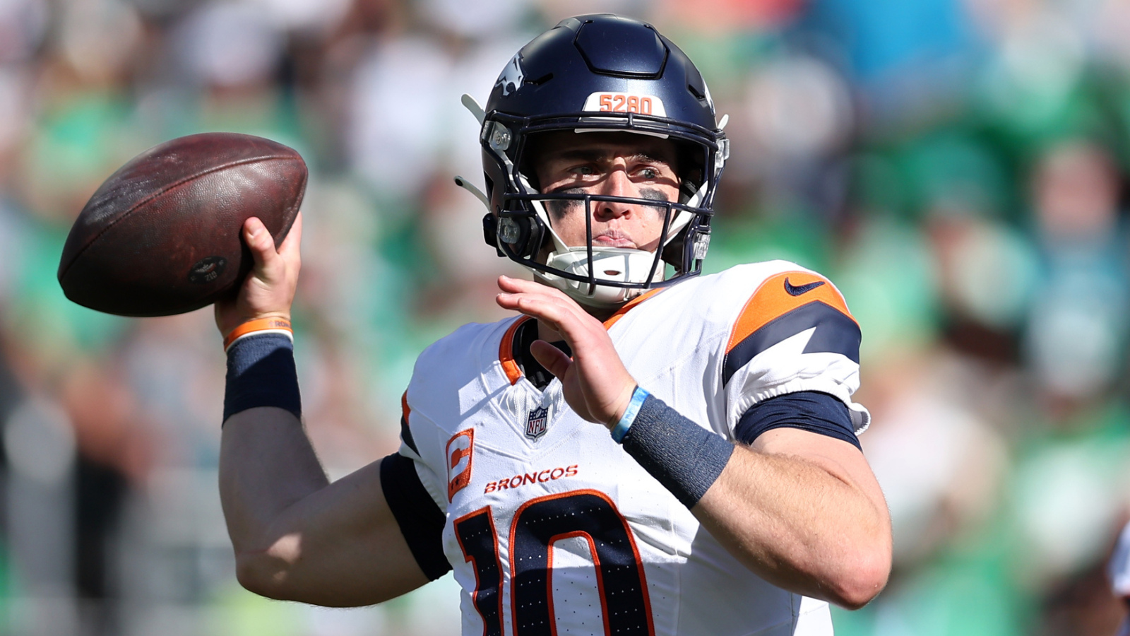 https://www.yardbarker.com/media/7/1/715de4805cb03152af884361b095c699c102dcc6/thumb_16x9/broncos-history-stunning-comeback-win-over-eagles.jpg?v=1
