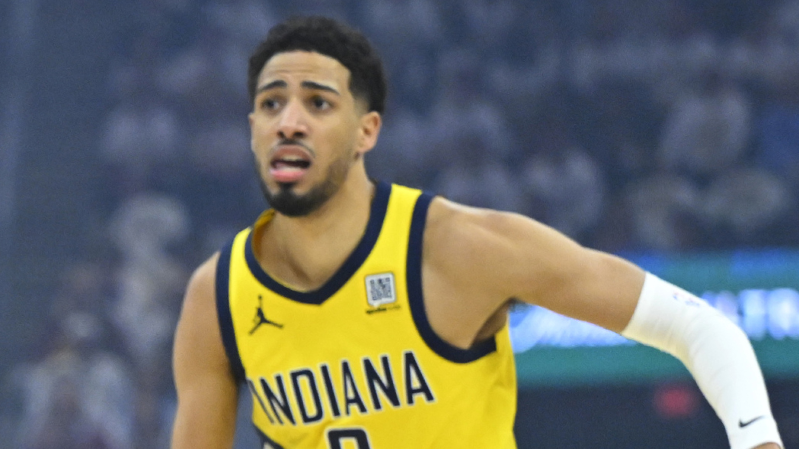 https://www.yardbarker.com/media/7/1/717d6c2060ad0544de6a42e3b01186a72986bfc0/thumb_16x9/tyrese-haliburton-playing-through-apparent-wrist.jpg?v=1