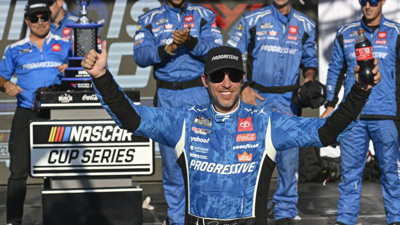 https://www.yardbarker.com/media/7/1/718fc56a3f880f8b67df6c97381457c495cfc47c/thumb_16x9/denny-hamlin-bandwagon-rolling-down-road.jpg?v=1