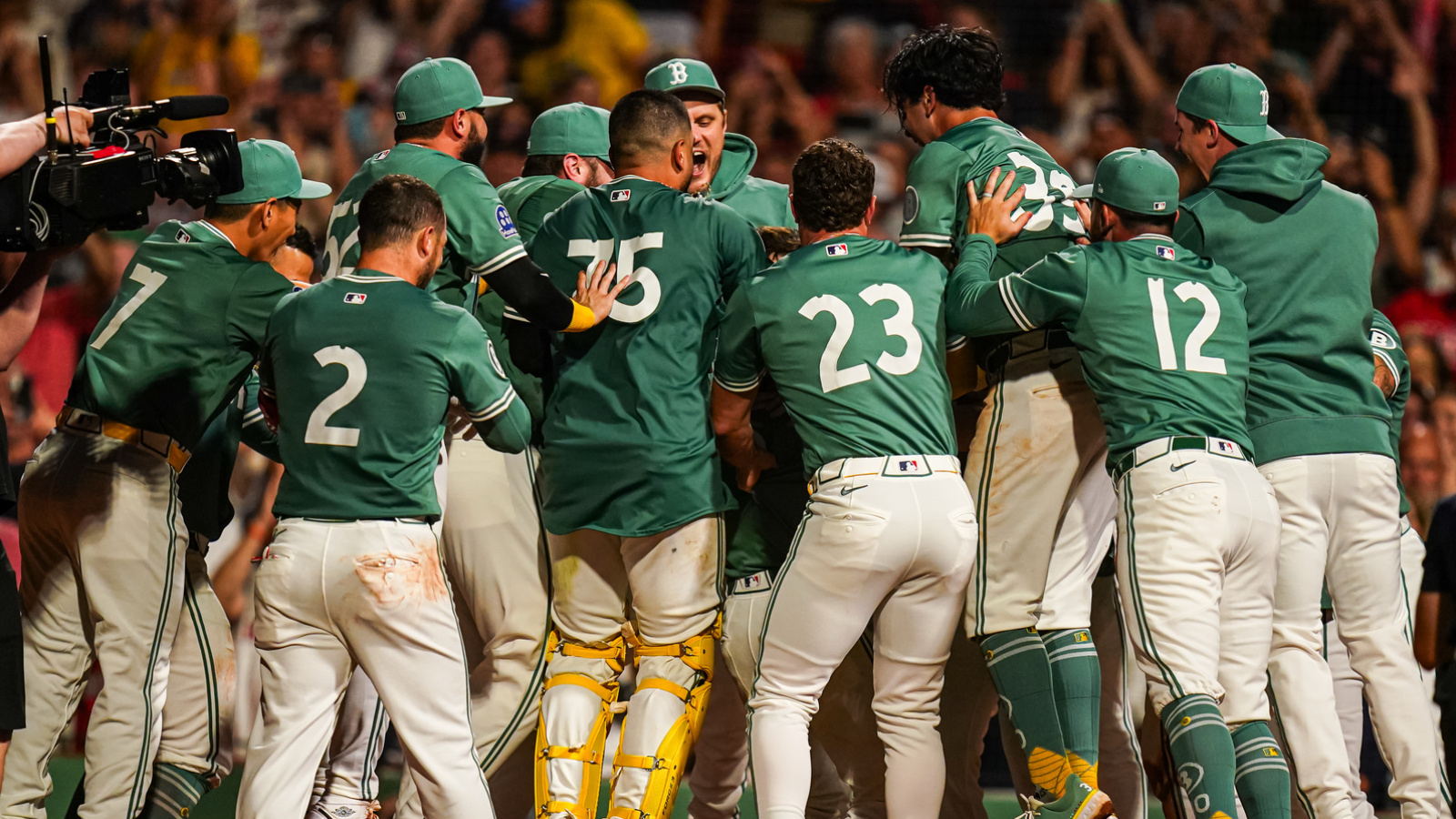 https://www.yardbarker.com/media/7/1/71a4510b0333994921d6e8c822dda3b28936a62d/thumb_16x9/red-sox-stay-hot-walk-off-win-over-rays.jpg?v=1