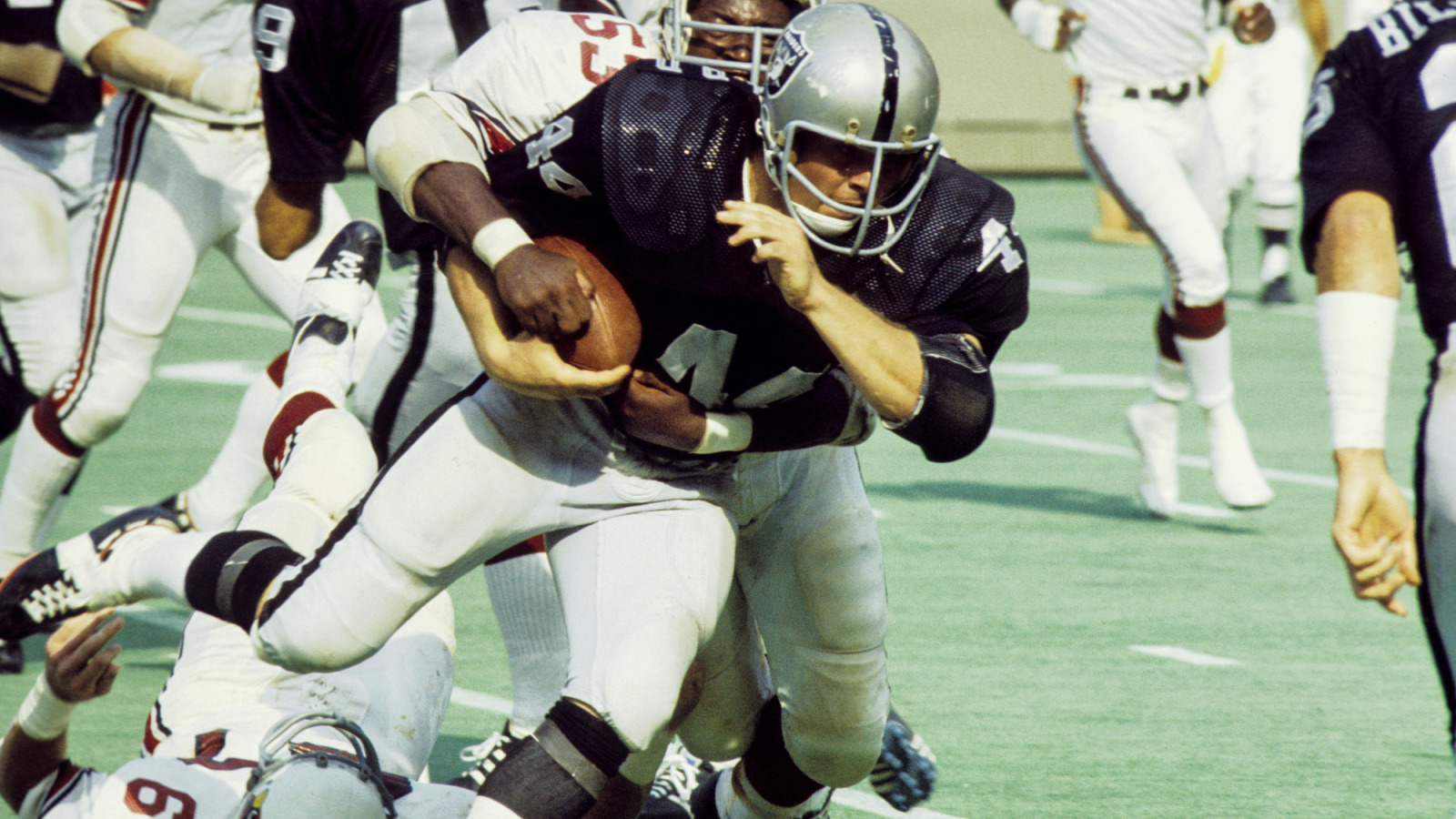 thumbnail image 2 of December 17, 1973 Sports Illustrated Magazine – Marv Hubbard, Oakland Raiders (Original, Vintage, Football) 2 of 6