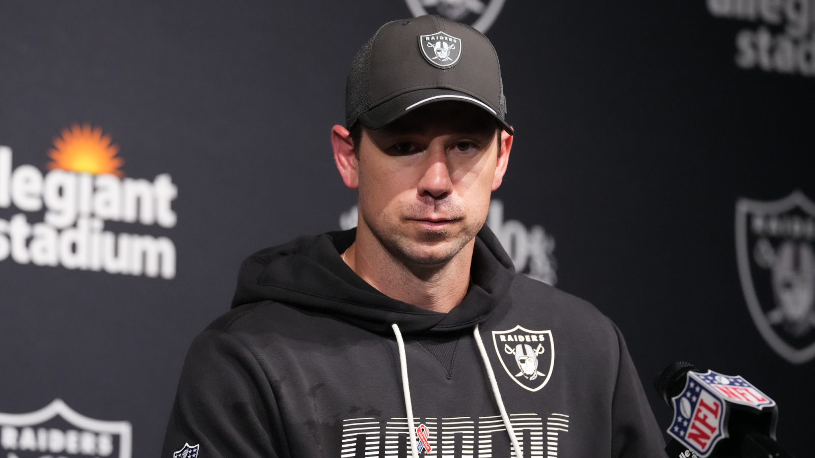 https://www.yardbarker.com/media/7/1/71d22fe85b860d713549b0fb694010d807da3d18/thumb_16x9/kubiak-right-decision-taking-points-off-board.jpg?v=1