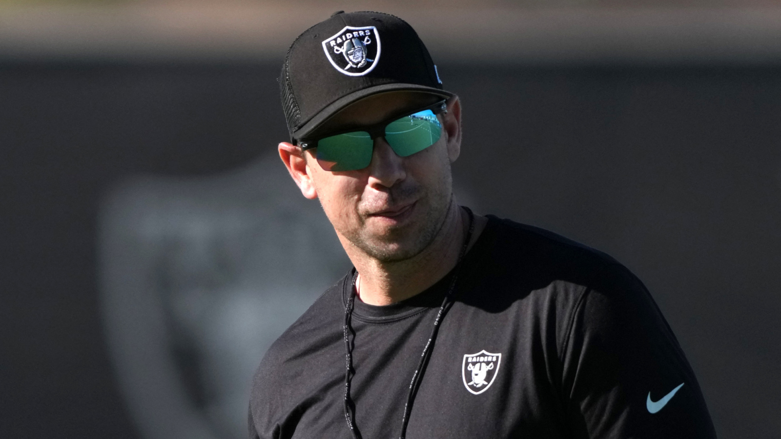https://www.yardbarker.com/media/7/2/7219412ed4c6975d47218a0d0a7cbba22f1b7f71/thumb_16x9/raiders-kubiak-explains-mendoza-decision-joint.jpg?v=1
