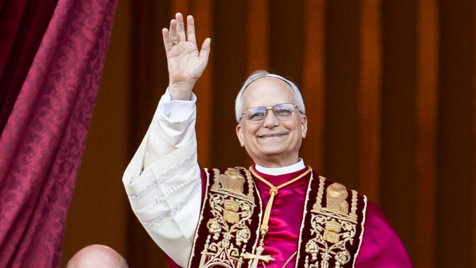 https://www.yardbarker.com/media/7/2/72860b752ed540b2ff72601145a242383b6697b5/thumb_16x9/pope-leo-xivs-three-surprising-connections-sports.jpg?v=2