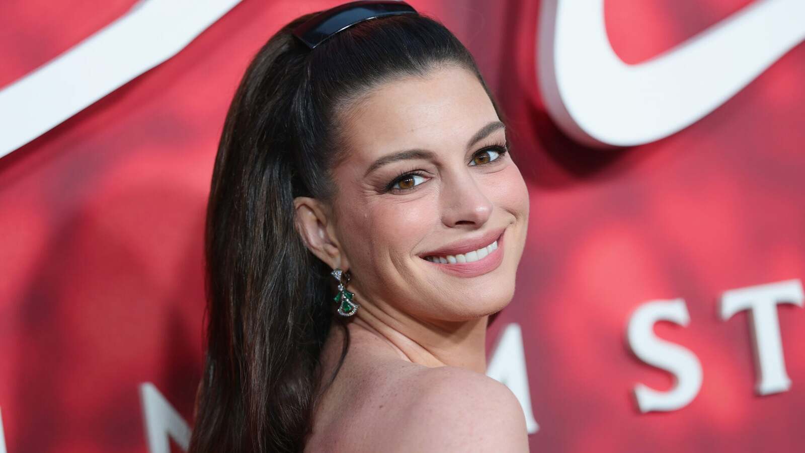‘I’m so spoiled’ – What the New York Knicks gifted Anne Hathaway after her ‘effect’ on NBA Championship win