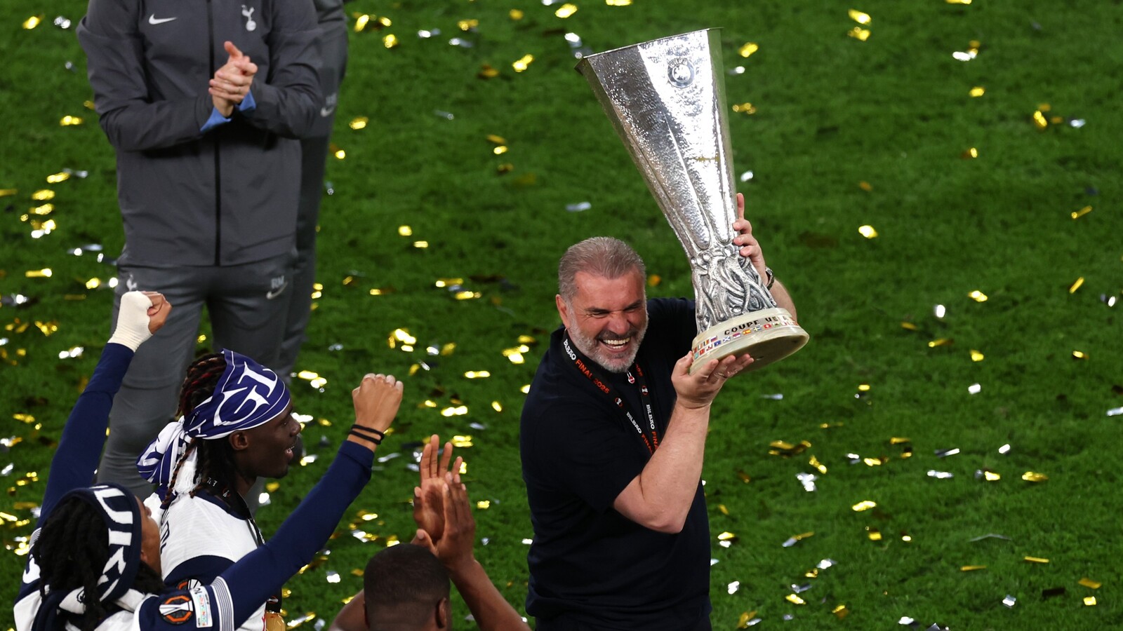 https://www.yardbarker.com/media/7/2/72a35bff42ba1f95cd7fe982c70cb2939afb62d4/thumb_16x9/tottenham-hotspur-v-manchester-united-uefa-europa-league-final-2025-5-1.jpg