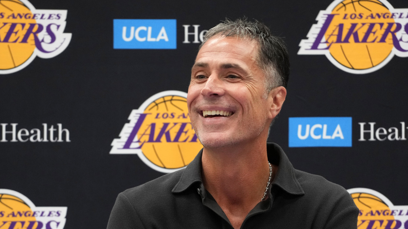 https://www.yardbarker.com/media/7/2/72c9351bee2aa9946ef4173d640d844d12d5bc64/thumb_16x9/lakers-desperation-remains-biggest-weakness.jpg?v=1