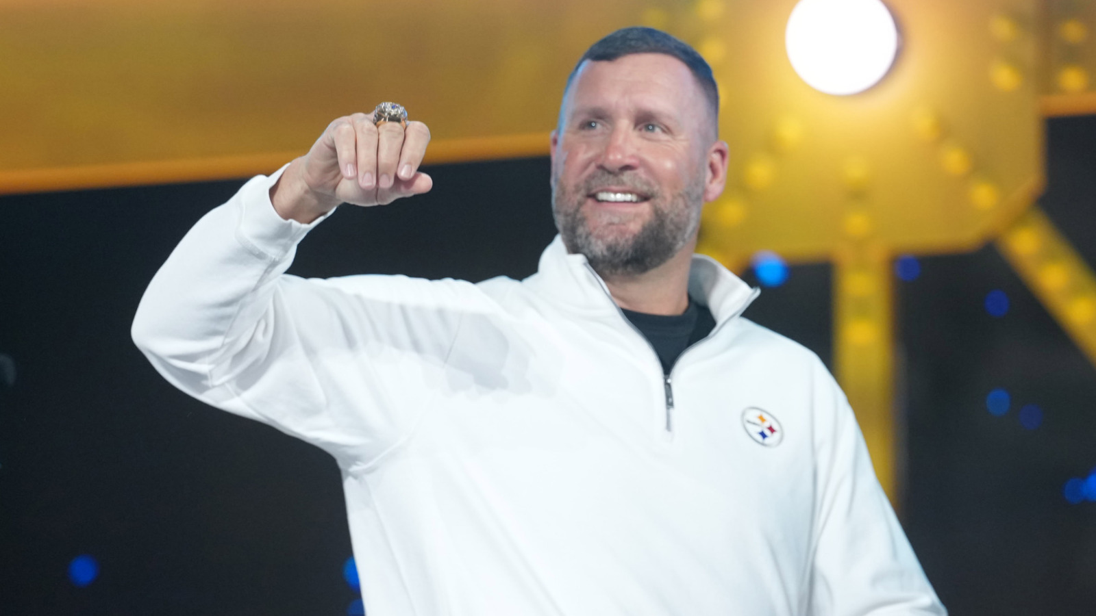 https://www.yardbarker.com/media/7/2/72e4231dc9e7a494bd780d1aec9cd8d0131ab316/thumb_16x9/steelers-great-ben-roethlisberger-officially-done.jpg?v=1
