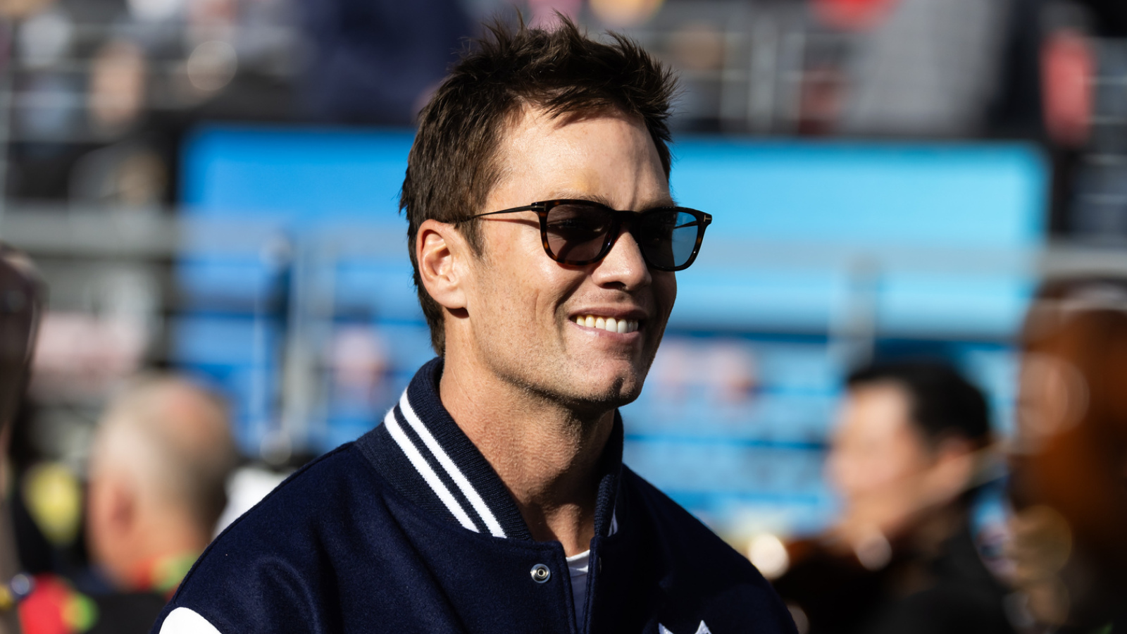 https://www.yardbarker.com/media/7/3/734a46ed336bf6bab70b30e19fd1734e9c09272e/thumb_16x9/criticisms-bradys-relationships-fox-raiders.jpg?v=1