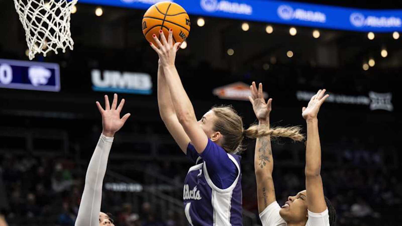 Wild Night in Houston Ends in Wildcats' Women’s Basketball Road Win
