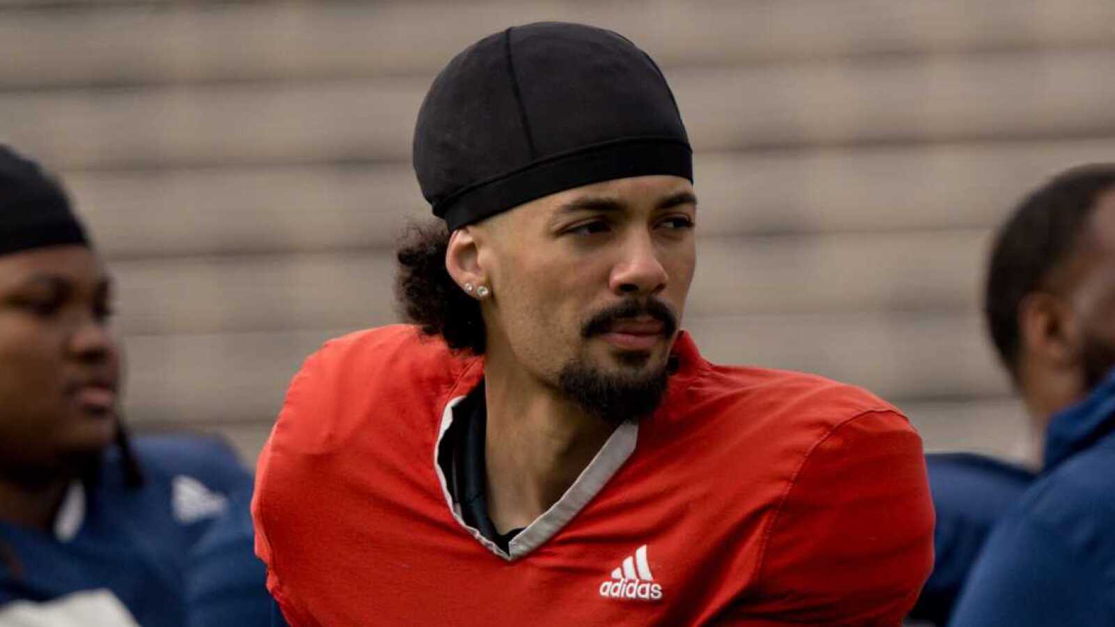 https://www.yardbarker.com/media/7/3/737d6255688d71cbf7cb4c679e9aa845b0905560/thumb_16x9/top-2023-qb-recruit-set-first-career-start.jpg?v=1