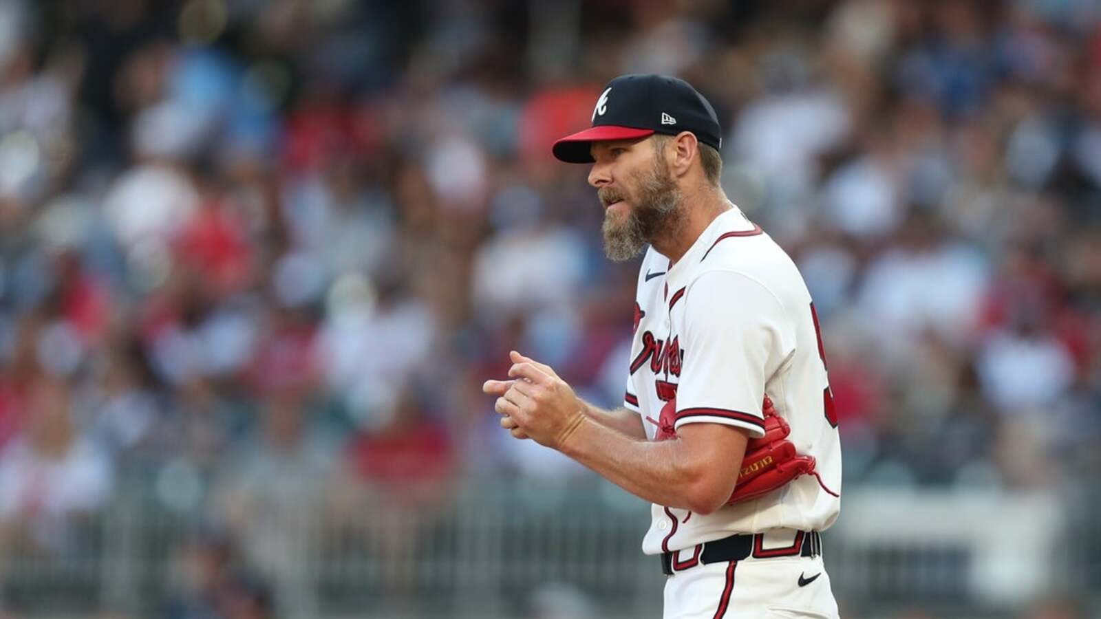 Atlanta Braves edge Milwaukee Brewers 3-2 despite being outhit 11-7