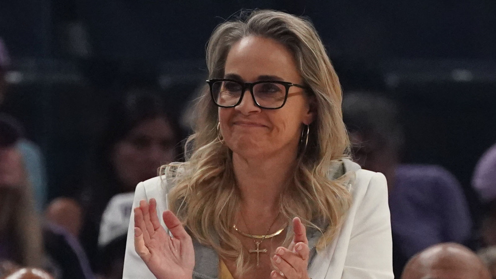 https://www.yardbarker.com/media/7/3/73a06f90d25dd640d2a99f86f064549071af857d/thumb_16x9/aces-hc-becky-hammon-becomes-second-fastest-150.jpg?v=1