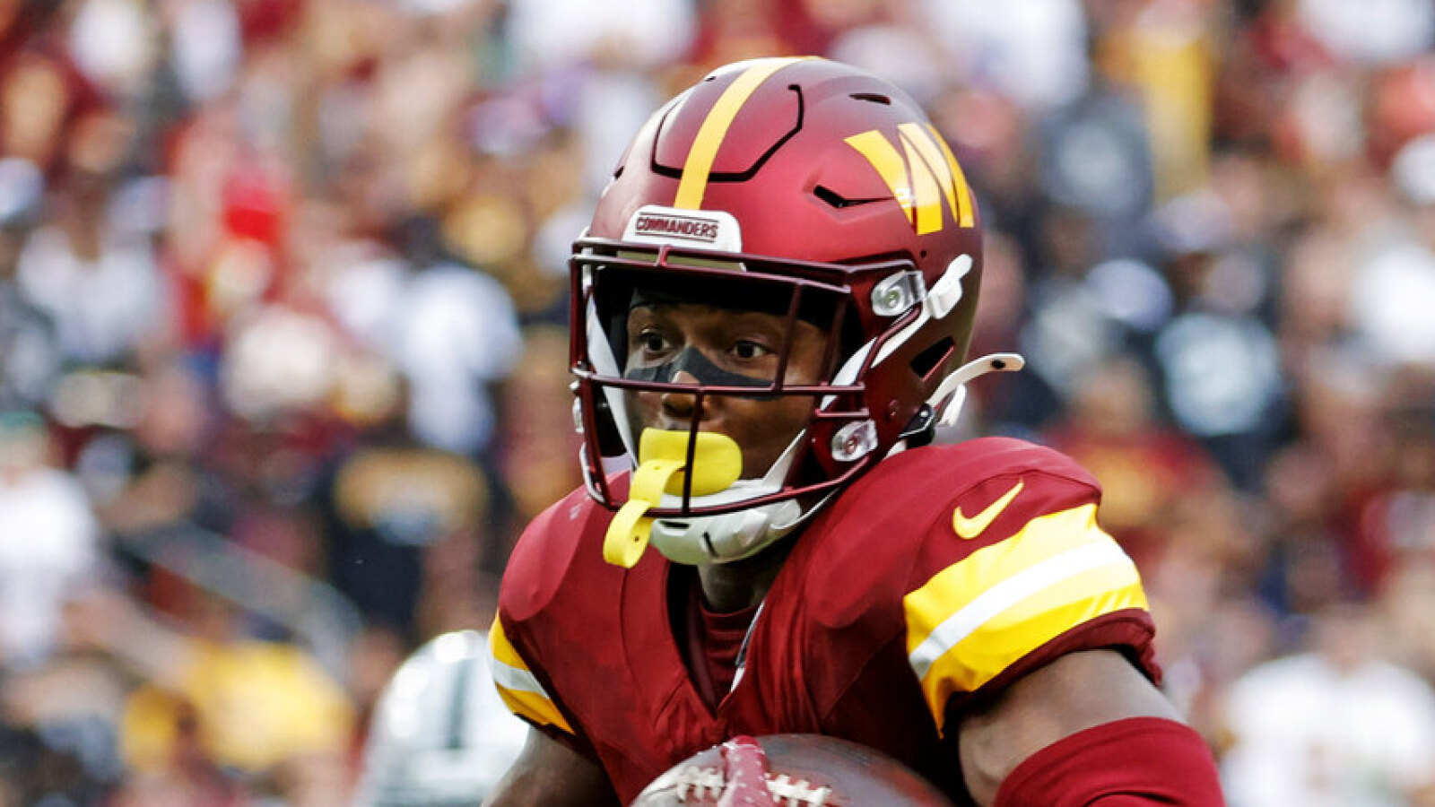 https://www.yardbarker.com/media/7/3/73c1dc4cd4813d903f229162e69acae116c3cc6f/thumb_16x9/commanders-announce-tough-injury-news-star-player.jpg?v=1