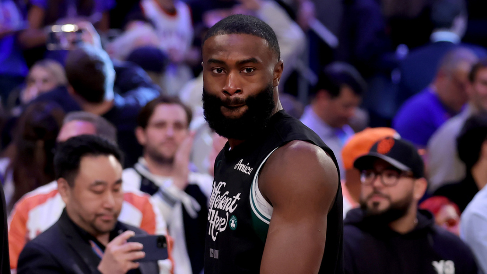https://www.yardbarker.com/media/7/3/73d7cbe8db33128027540262959918fb015b1027/thumb_16x9/jaylen-brown-dealing-major-injury-playoffs.jpg?v=1