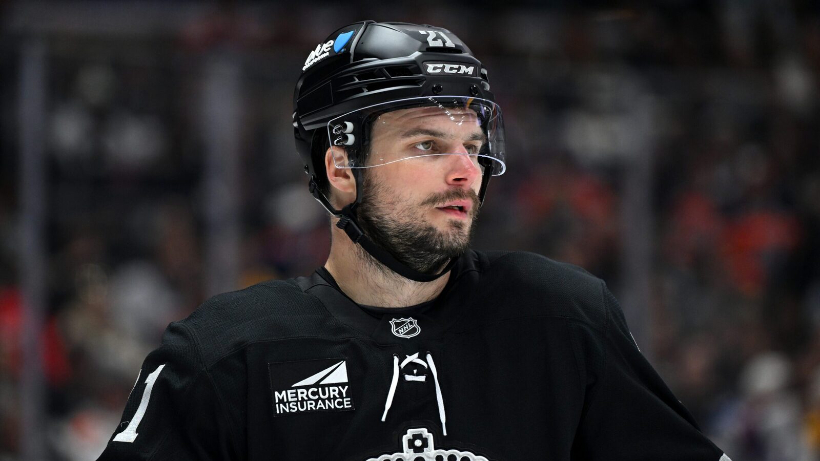Kings sign Scott Laughton to three-year contract