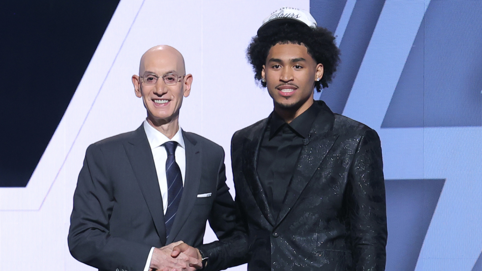 https://www.yardbarker.com/media/7/4/74509a5873f6443681114f6dac590c0ac0405e1f/thumb_16x9/spurs-draft-dylan-harper-2-pick.jpg?v=1