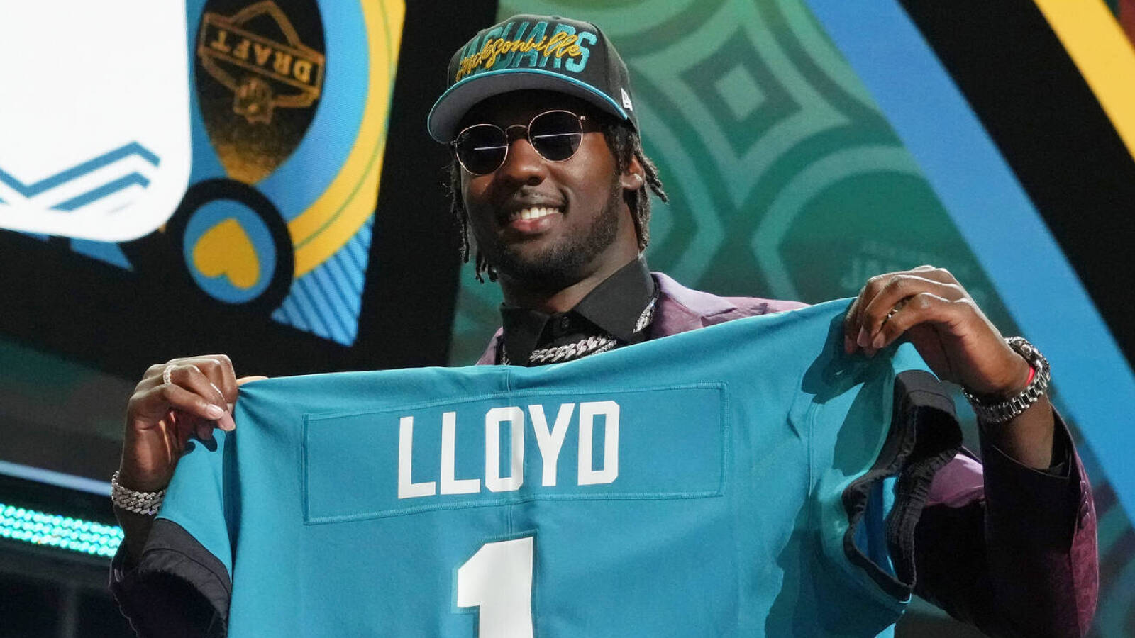 Jaguars sign firstround pick Devin Lloyd Yardbarker