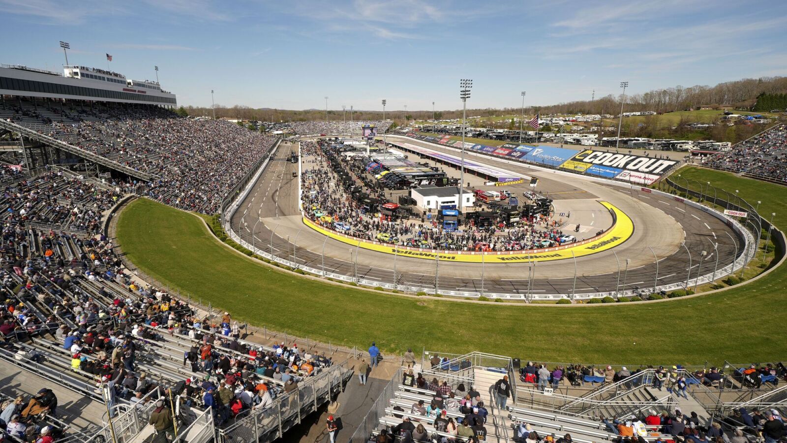 https://www.yardbarker.com/media/7/4/74ce45ace123f5dfeedacc0b40e7deaac2fcf343/thumb_16x9/sundays-nascar-race-interrupted-flying-tent.jpg?v=1