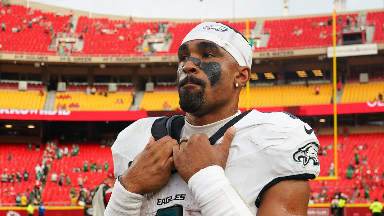 https://www.yardbarker.com/media/7/4/74f0e32f63e3790be8aa5254e53e1bad2061f812/thumb_16x9/eagles-hurts-satisfied-offense-beating-chiefs.jpg?v=1