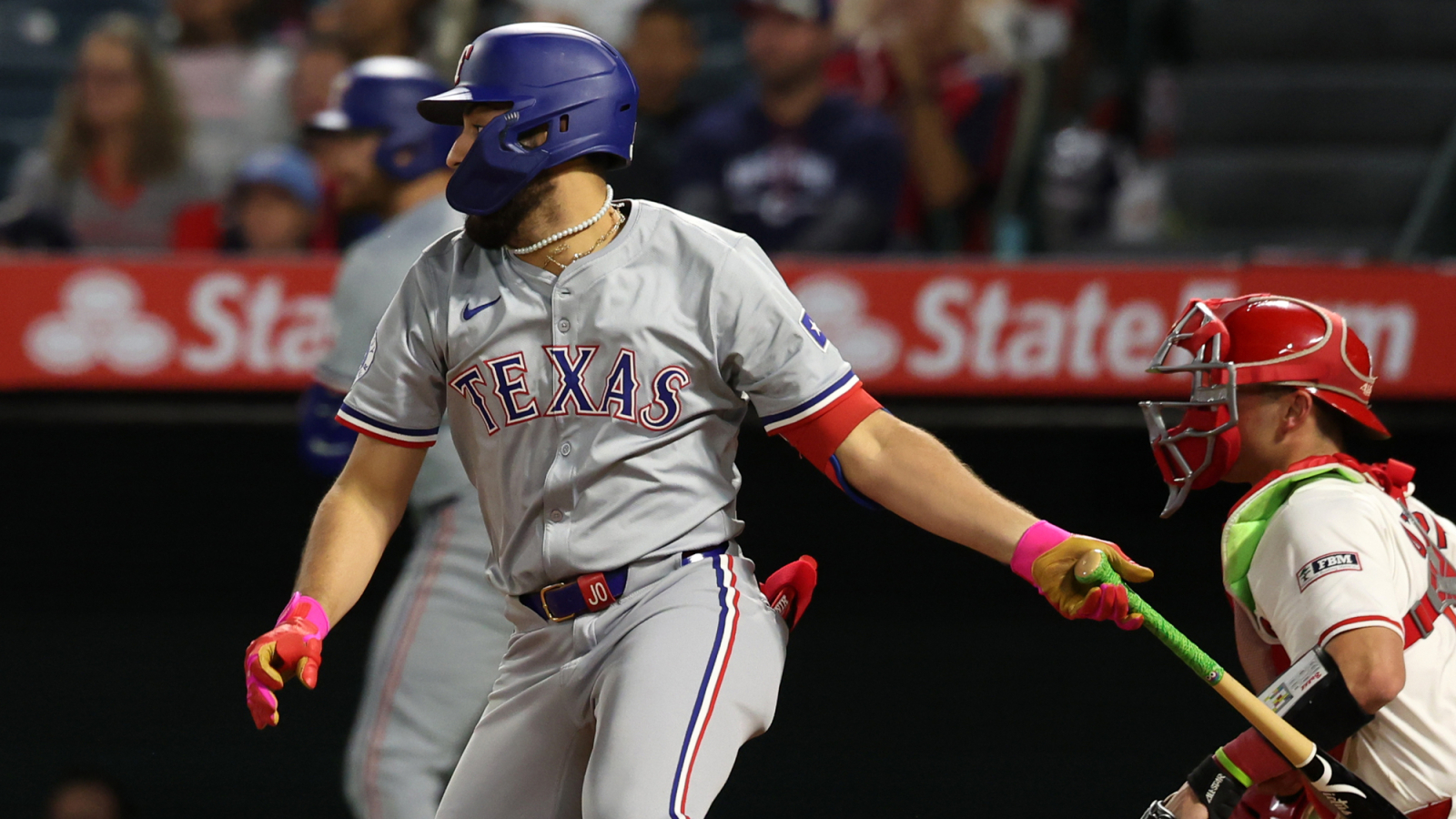 Rangers trade infielder Jonathan Ornelas to Braves