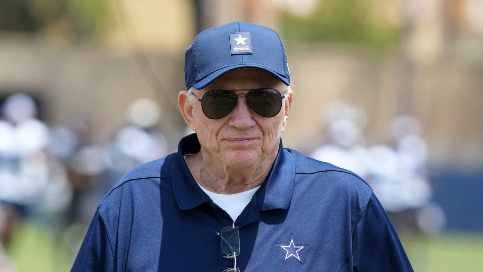 https://www.yardbarker.com/media/7/5/753ffe2ecbe2d9237ac807d21b2fb36746697b84/thumb_16x9/insider-suggests-cowboys-another-addition-before.jpg?v=1