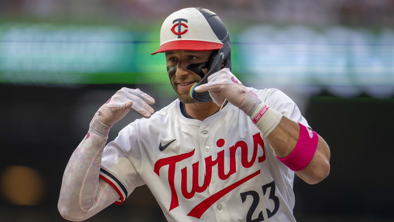 https://www.yardbarker.com/media/7/5/7545d019362786161acc5a1c3df2cccc1263b2b3/thumb_16x9/twins-royce-lewis-undergoing-mri-hamstring-strain.jpg?v=1