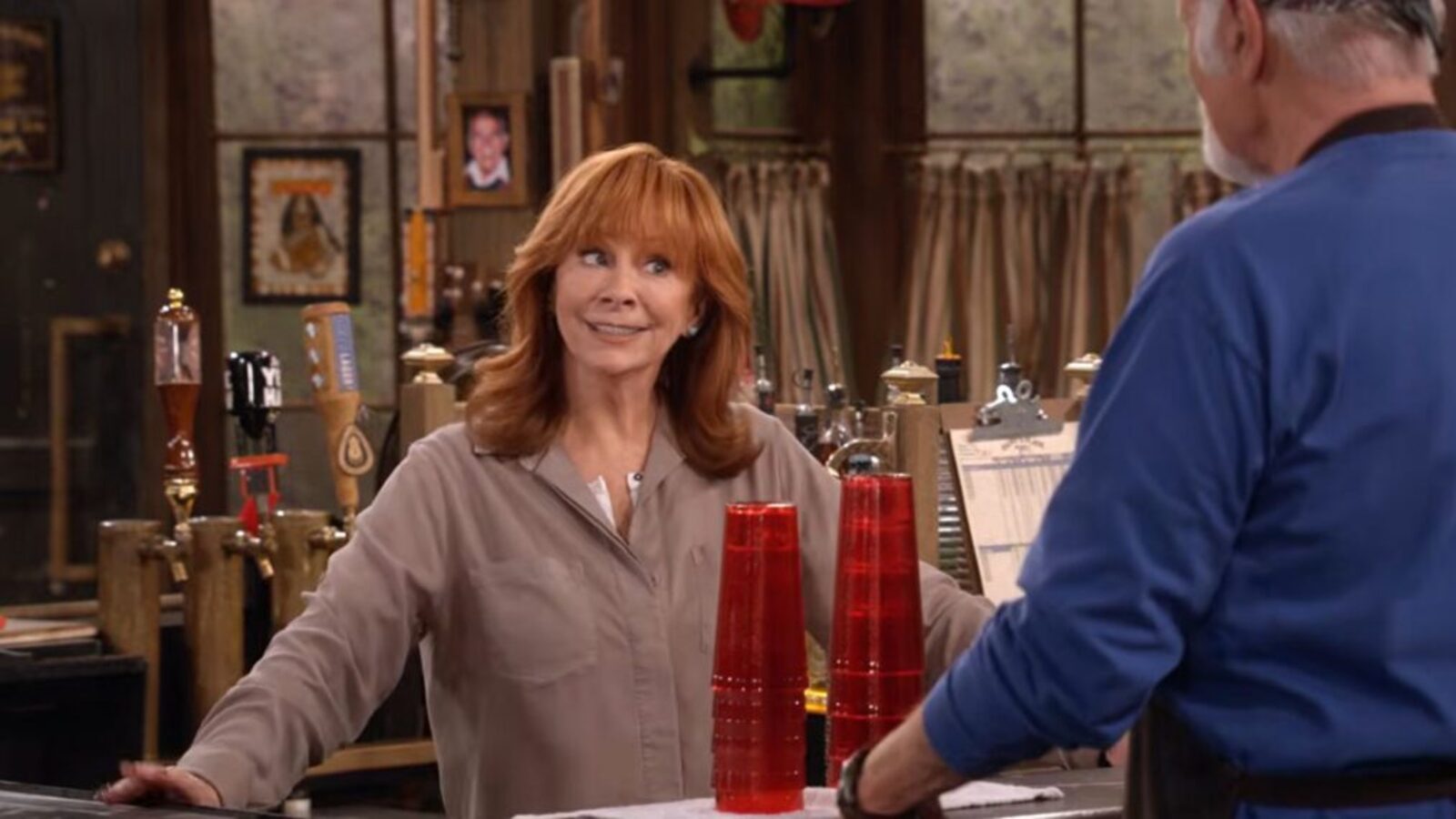 ‘Happy’s Place’: Bobbie & Emmett Are Awkward After Breakup in First ...