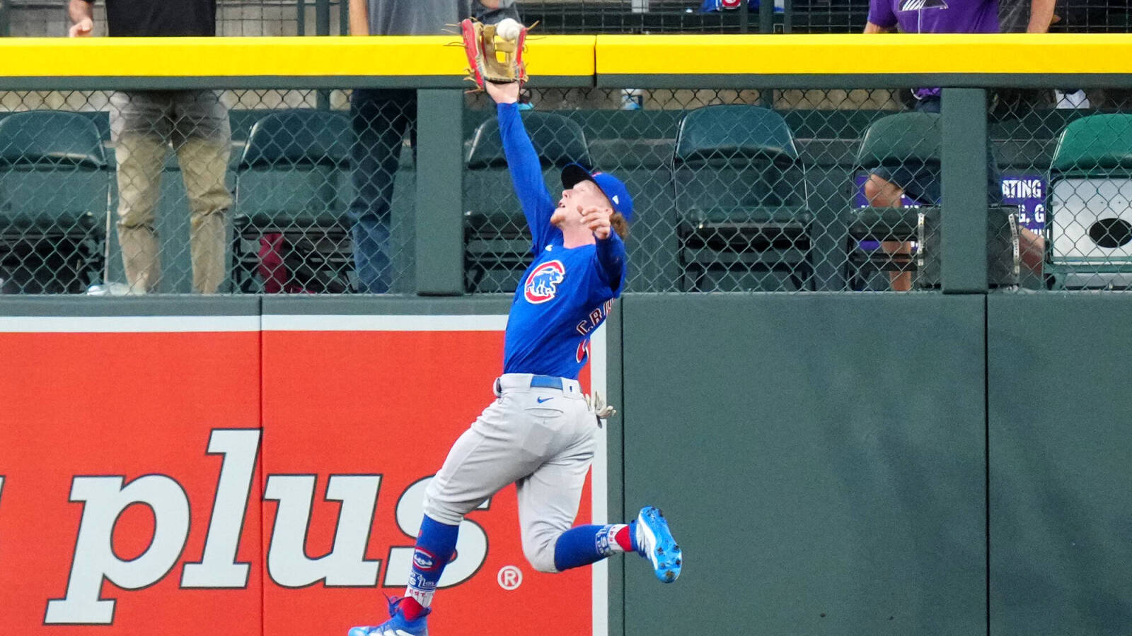 Watch: Cubs top prospect shows off epic fielding skills in first MLB start