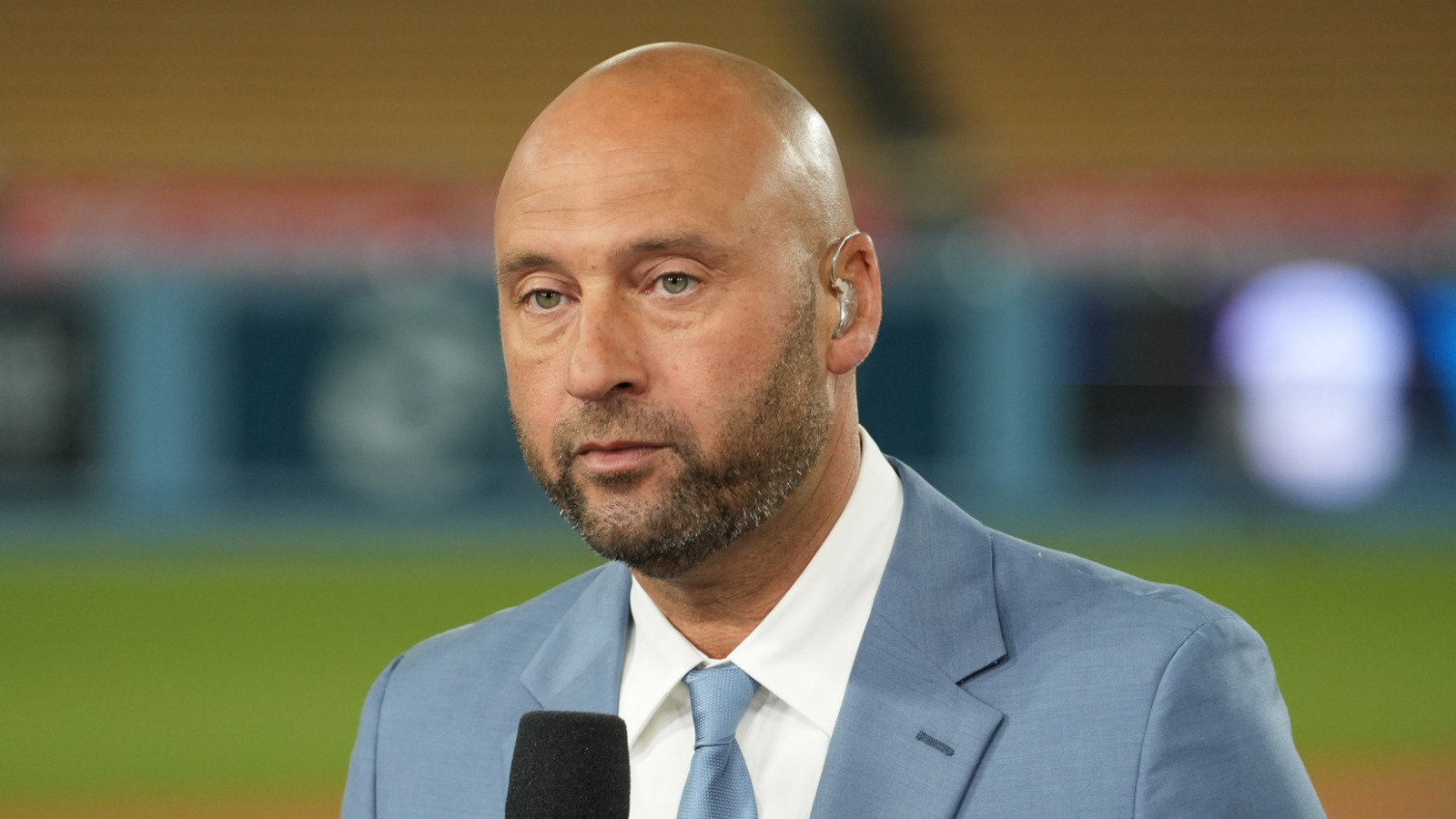 https://www.yardbarker.com/media/7/5/759926149ae8066b03f5d435c0d0c6a9483a0587/thumb_16x9/yankees-legend-derek-jeter-addresses-teams-aaron.jpg?v=1