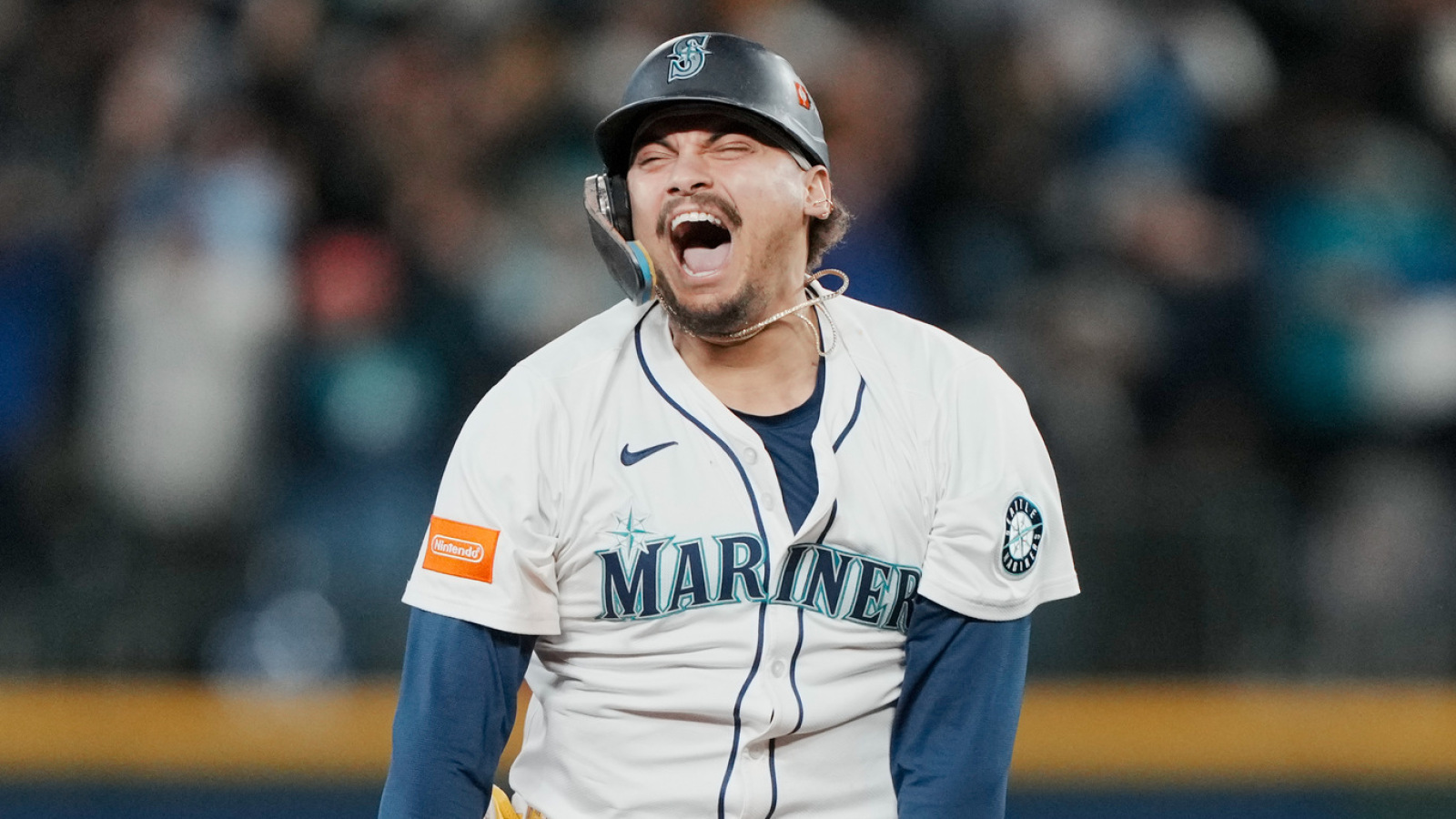 https://www.yardbarker.com/media/7/5/75a000fa9bcf9bd2f3e8f47108d4f50fff076770/thumb_16x9/blue-jays-should-bring-josh-naylor-home-offseason.jpg?v=1