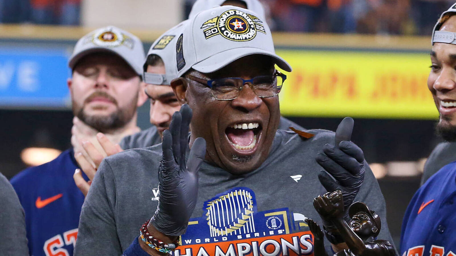 Dusty Baker will return as Astros manager in 2023 - Vimarsana News