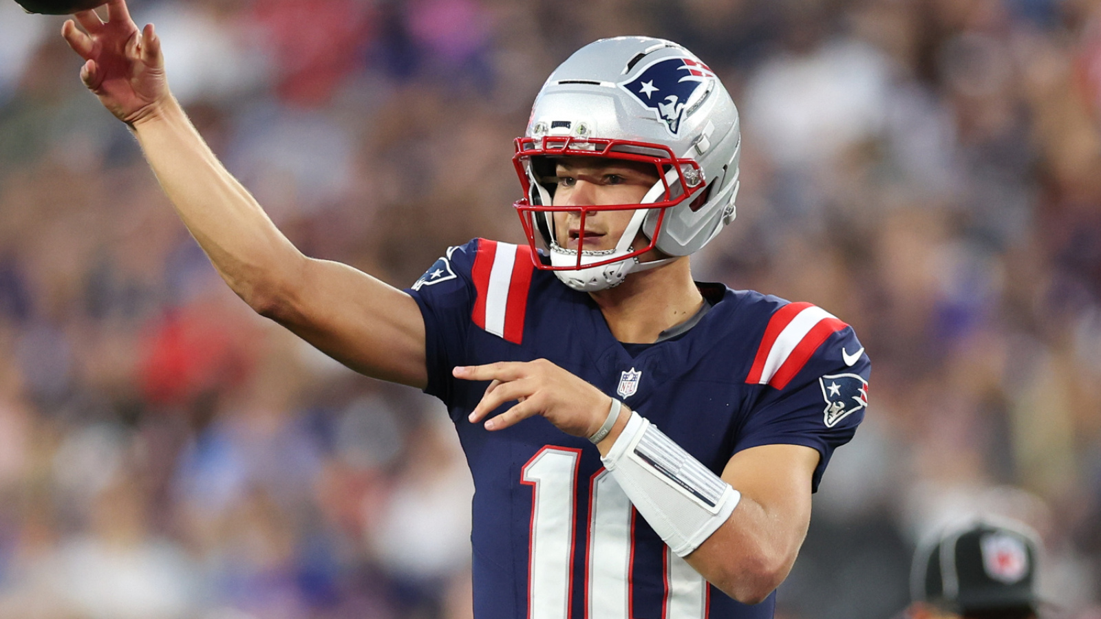 https://www.yardbarker.com/media/7/6/7689ba486dd33bbb45d5b48d63eef223509219bf/thumb_16x9/aug-8-2025-foxborough-massachusetts-usa-new.jpg?v=1