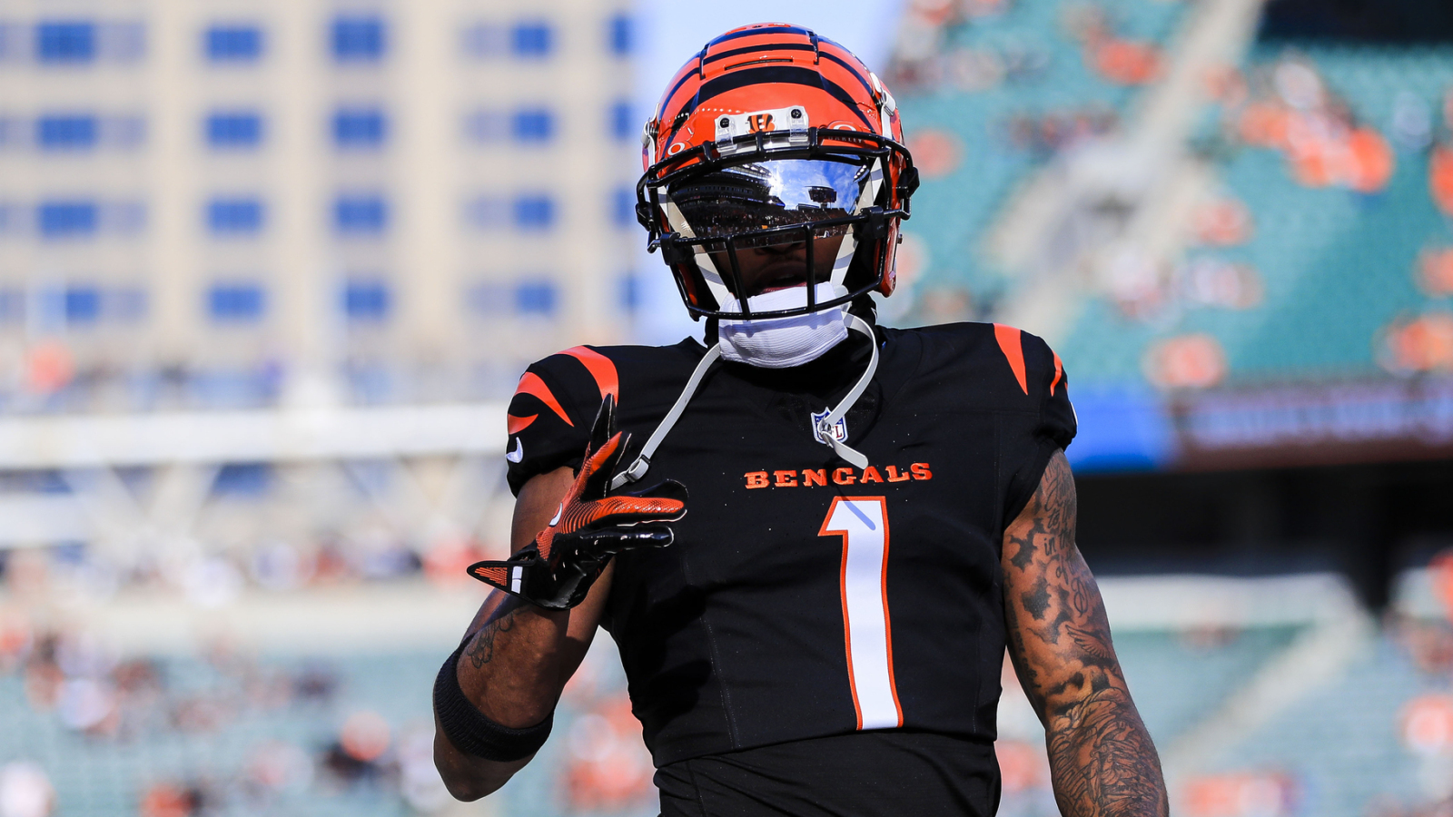 https://www.yardbarker.com/media/7/6/769fc19e9b0c3fc48d6483bc5f541d50d625c96a/thumb_16x9/bengals-jamarr-chase-crowned-1-wr-nfl-rankings.jpg?v=1