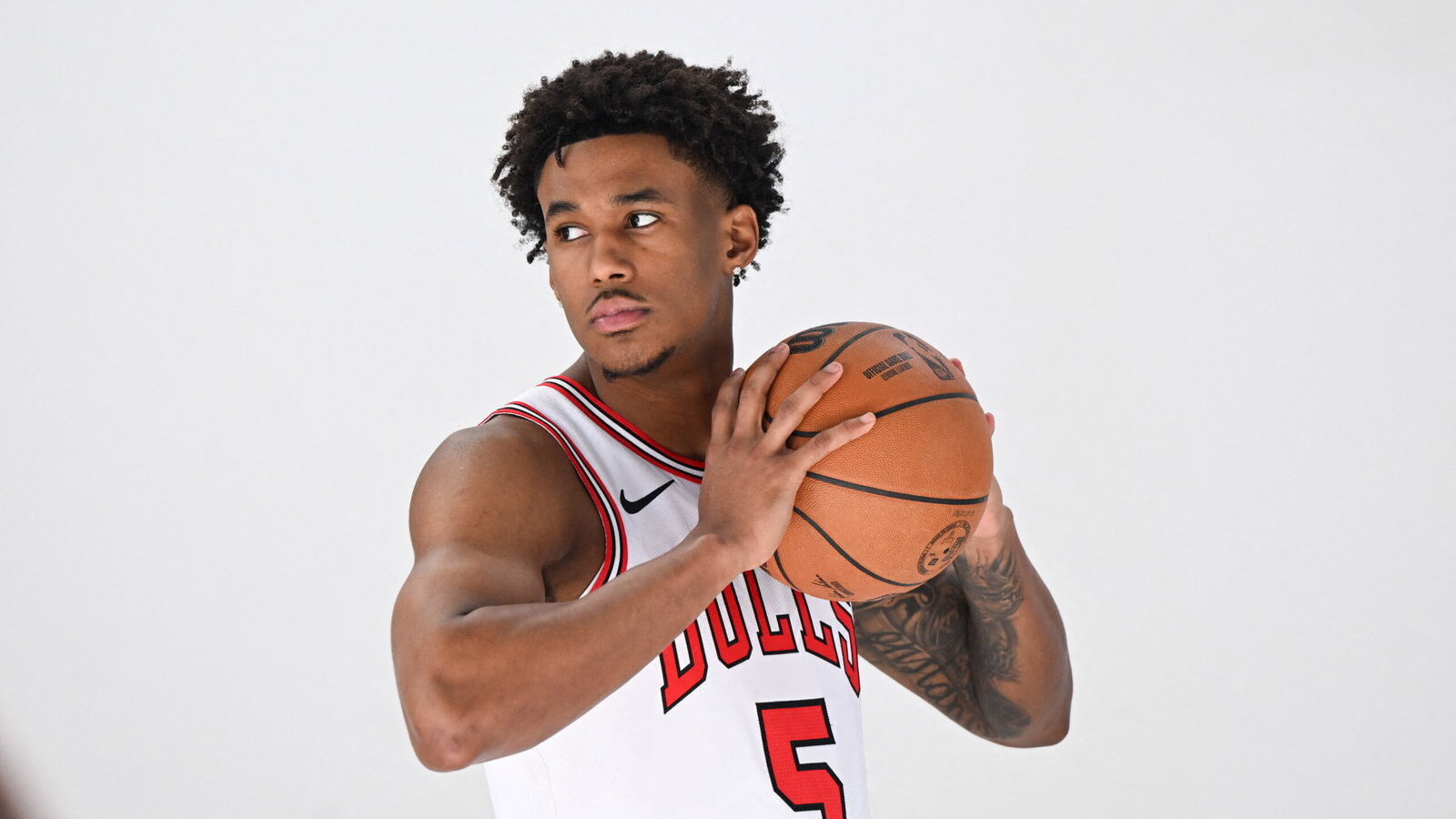 How Can Dailyn Swain Earn Minutes in Chicago?