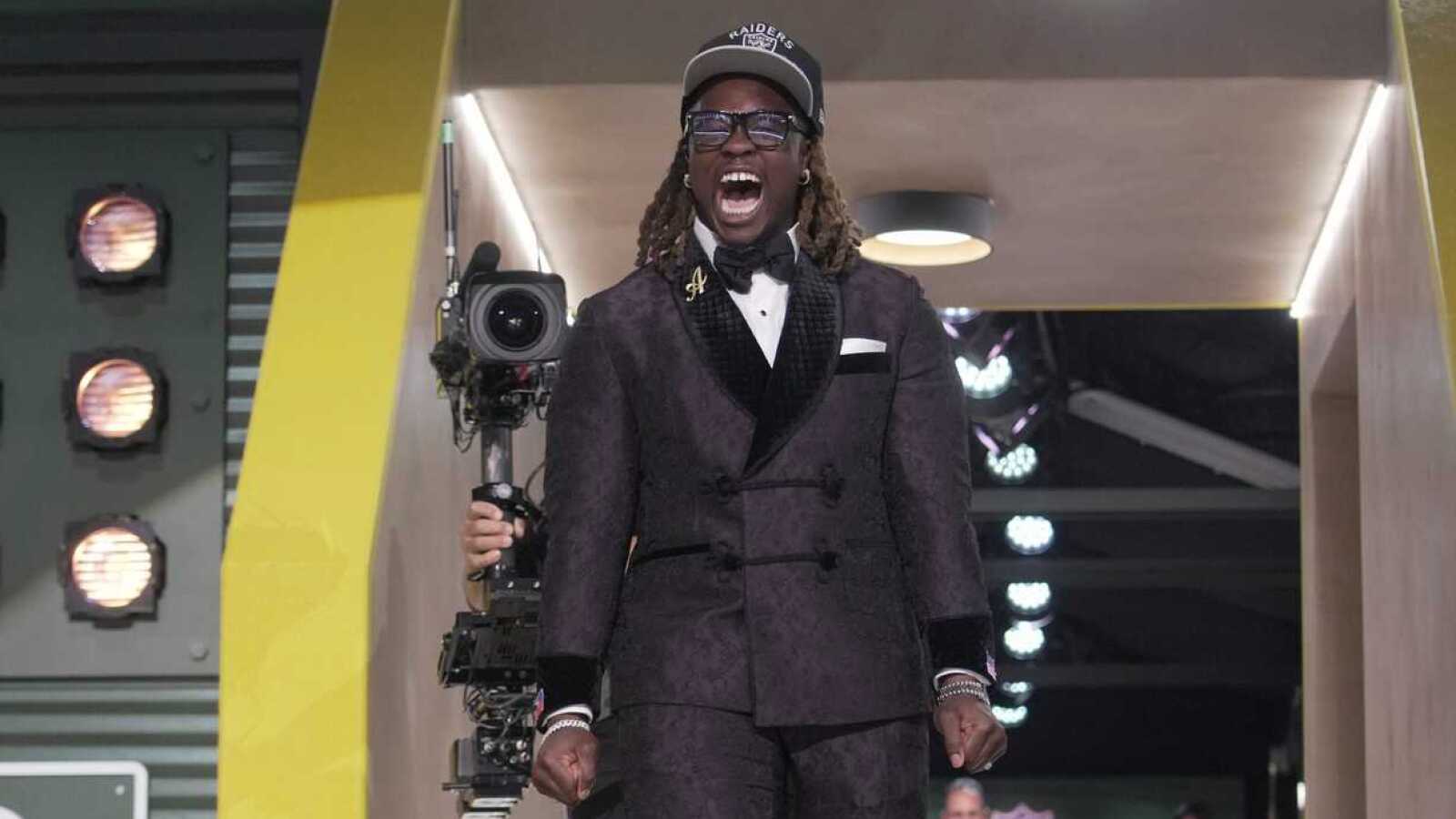 https://www.yardbarker.com/media/7/7/771a75439a2ab78203f89b2063287deaabc59791/thumb_16x9/rbs-taken-first-round-nfl-draft-since-2005-quiz.jpg?v=1
