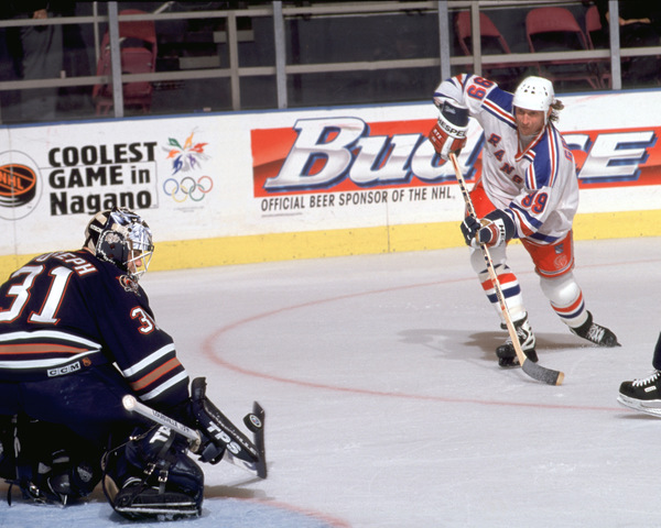 Throwback to that time Gretzky played for the Blackhawks : r/hockey