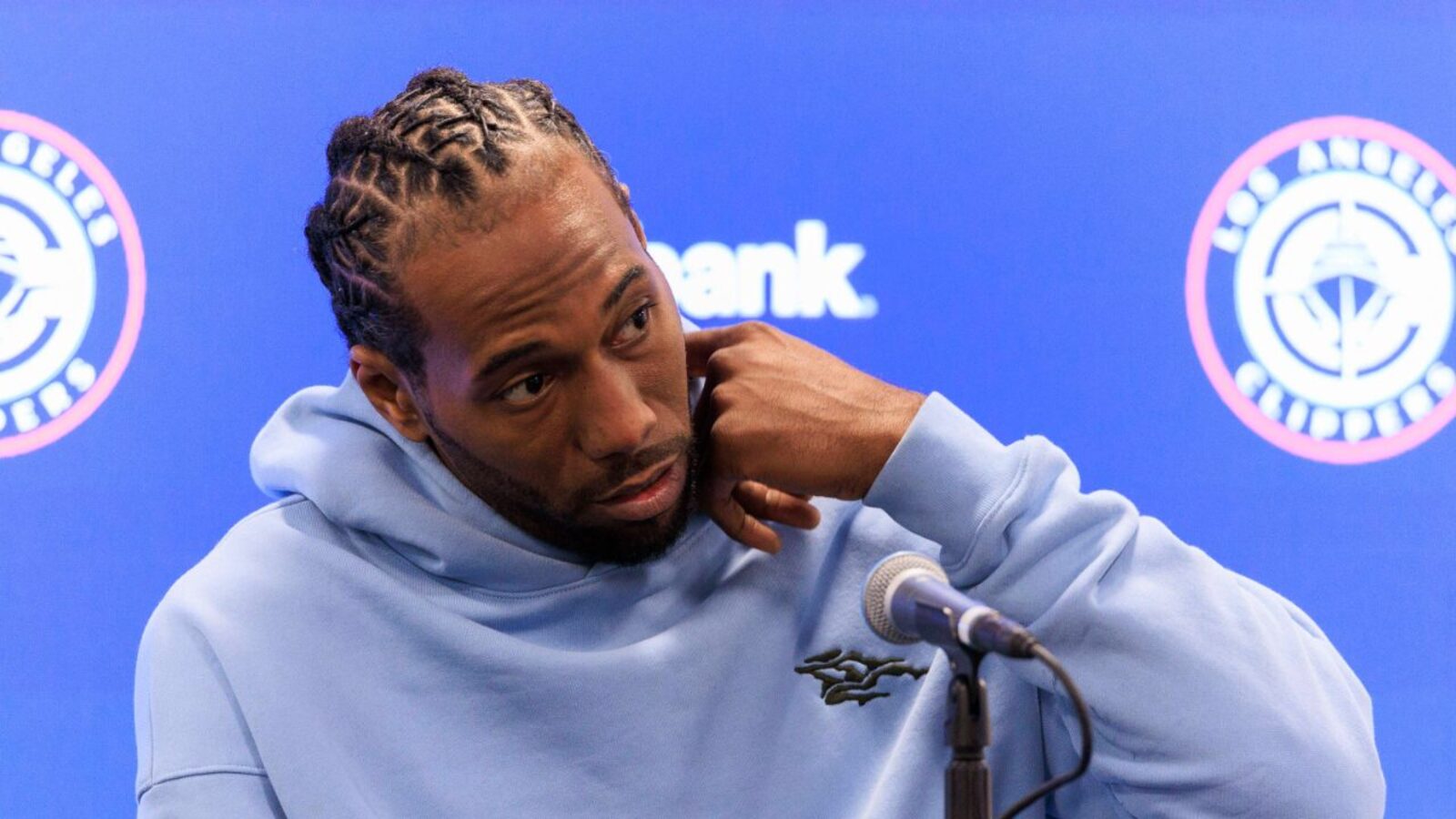 Cameras Catch Kawhi Leonard in Uncomfortable Exchange With Fan After Clarification Over Clippers Wrongdoings