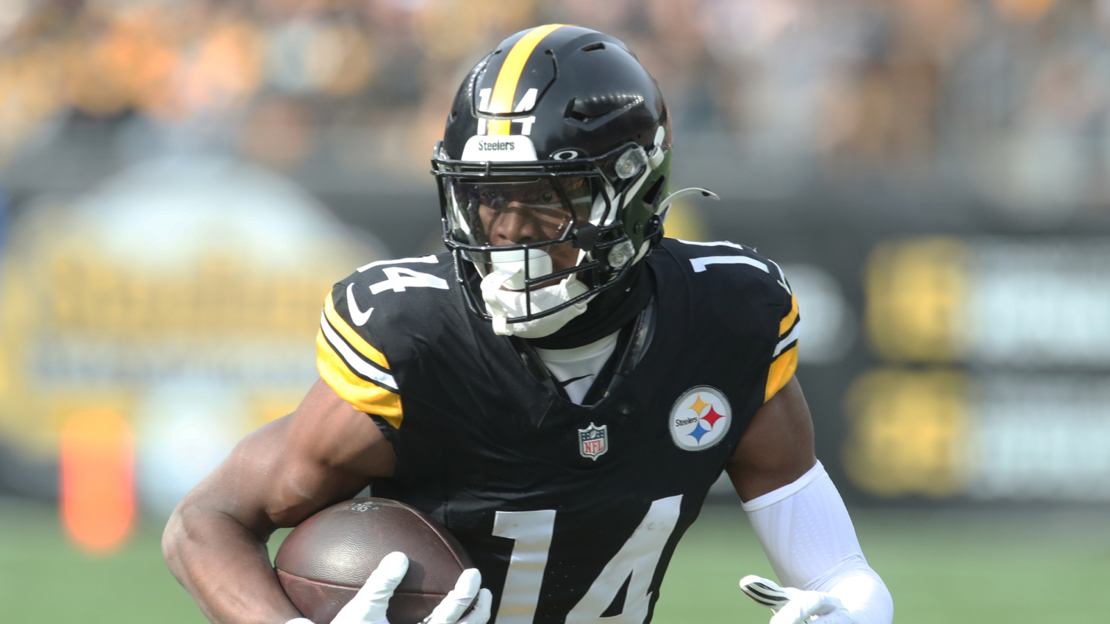 Unprecedented Move: Steelers Star Threatens To Sit Out Games Over Contract - 5rvcmjy