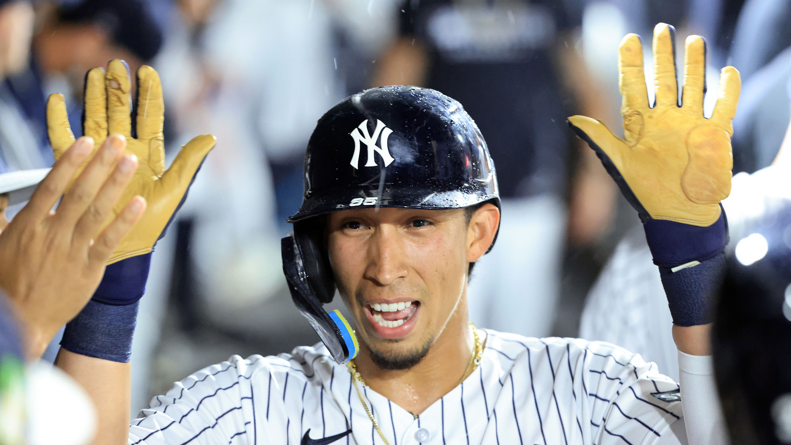 https://www.yardbarker.com/media/7/9/7963ba6d234f3d6cf0fa075a69559621614e9d94/thumb_16x9/yankees-recall-super-utilityman.jpg