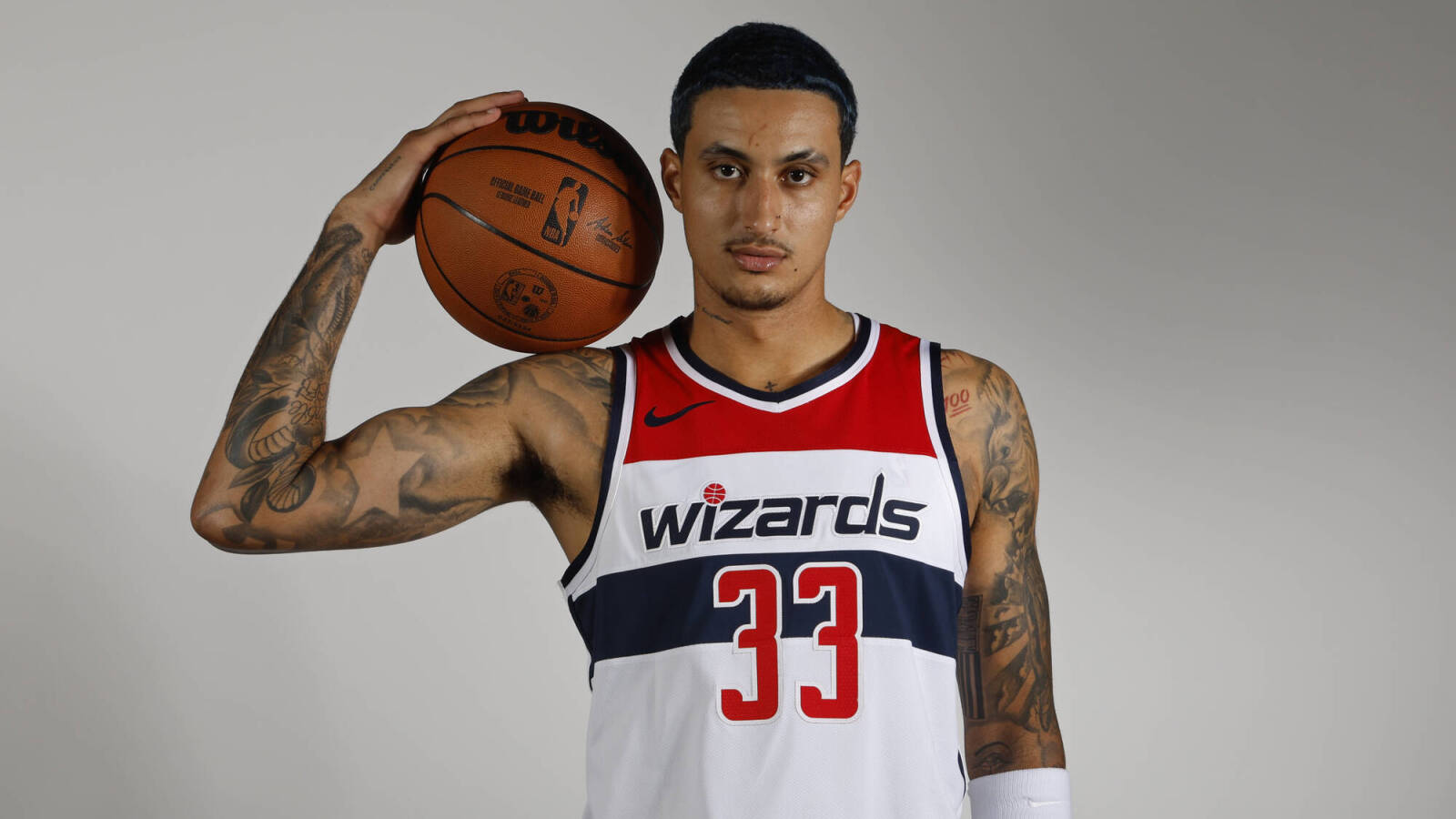 kyle kuzma nike adapt